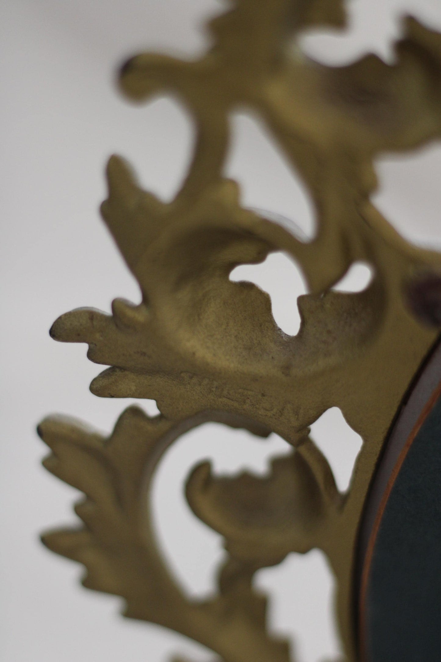 Vintage Ornate Metal Oval Frame Gold Tone