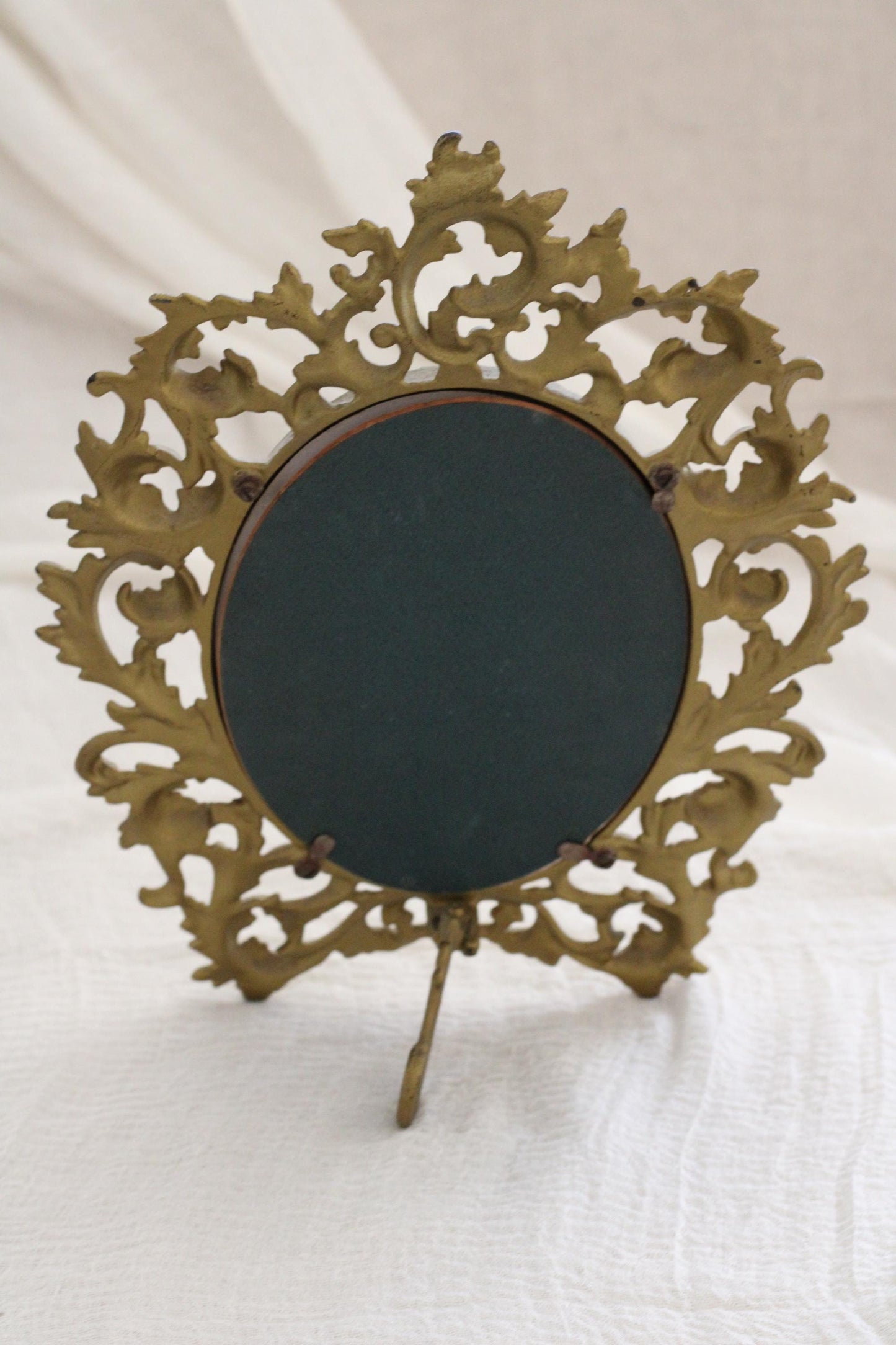 Vintage Ornate Metal Oval Frame Gold Tone