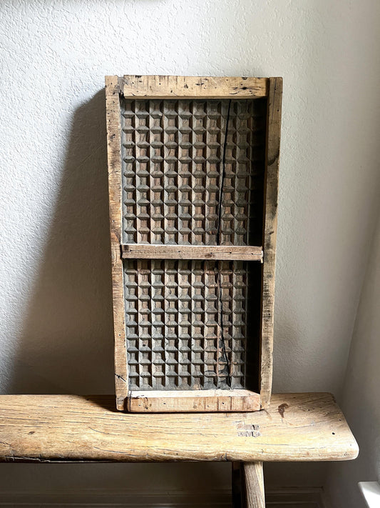 Vintage Wooden Concrete Mold (Medium)