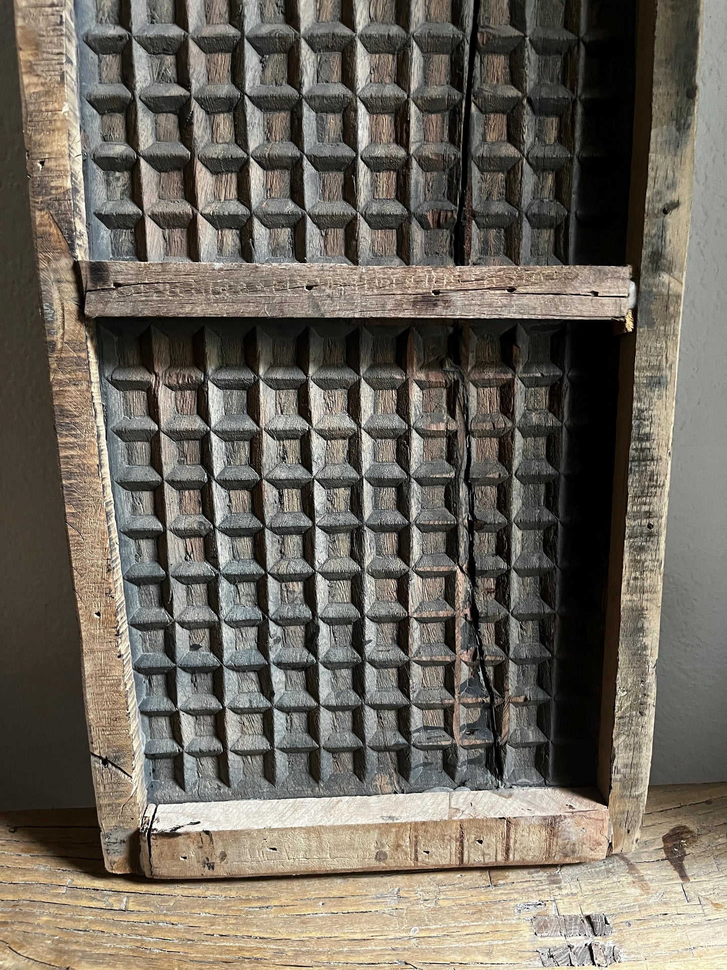 Vintage Wooden Concrete Mold (Medium)
